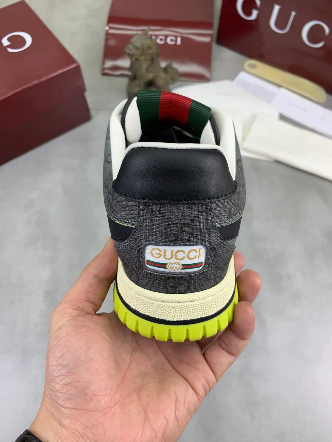 Men's men's shoes 💰P542 new Gucci Gucci couple 🧑‍🤝‍🧑 autumn and winter low-end catwalk casual sneakers, top version! Oil edge craftsmanship. New model for early spring, creating a perfect style, cool and sassy, ​​c-position fashionable wear, classic shoe style with retro and futuristic feel, showing exquisite texture! Open mold to customize high-density outsole. Comes fully packaged. Code number: 40-45 Fabric: Imported calfskin punching Lining: Imported original sheepskin lining